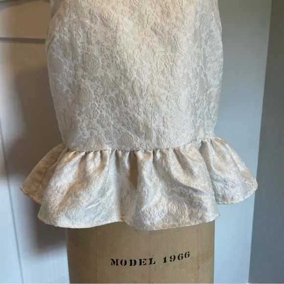 TCEC- SZ M Cream Organza Peplum Floral Brocade Top and Shorts Set - Picture 6 of 8
